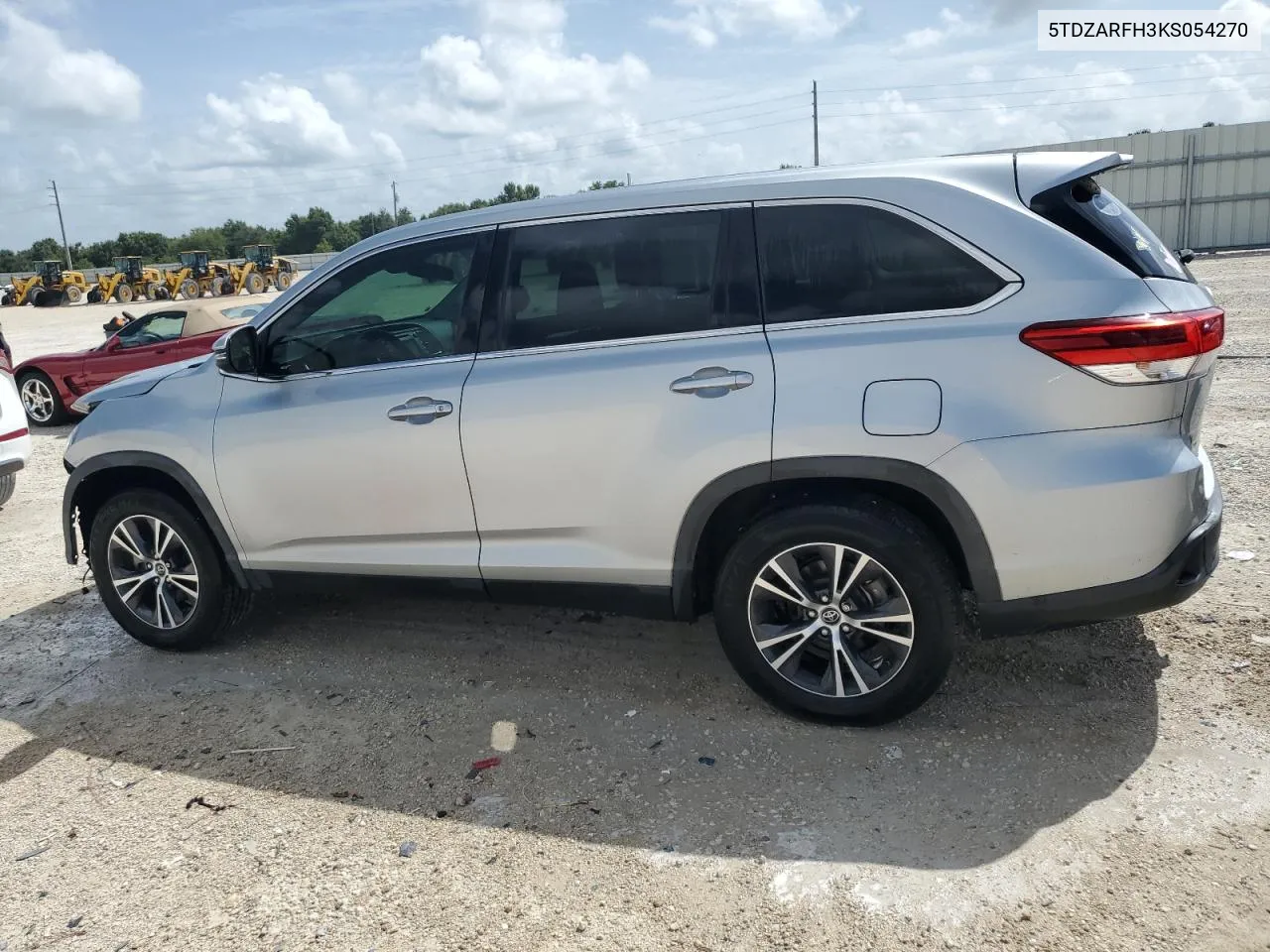 5TDZARFH3KS054270 2019 Toyota Highlander Le