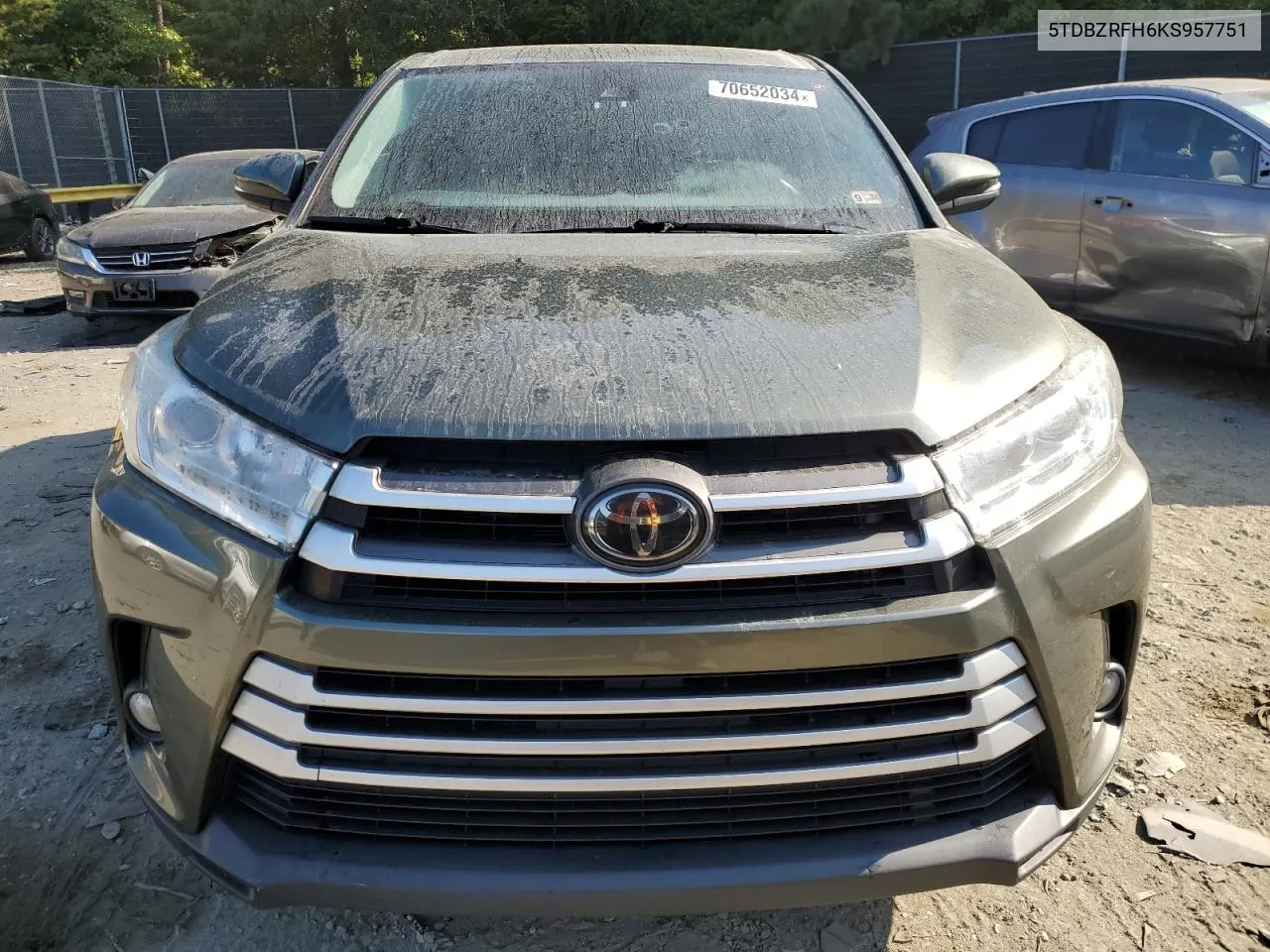 2019 Toyota Highlander Le VIN: 5TDBZRFH6KS957751 Lot: 70652034