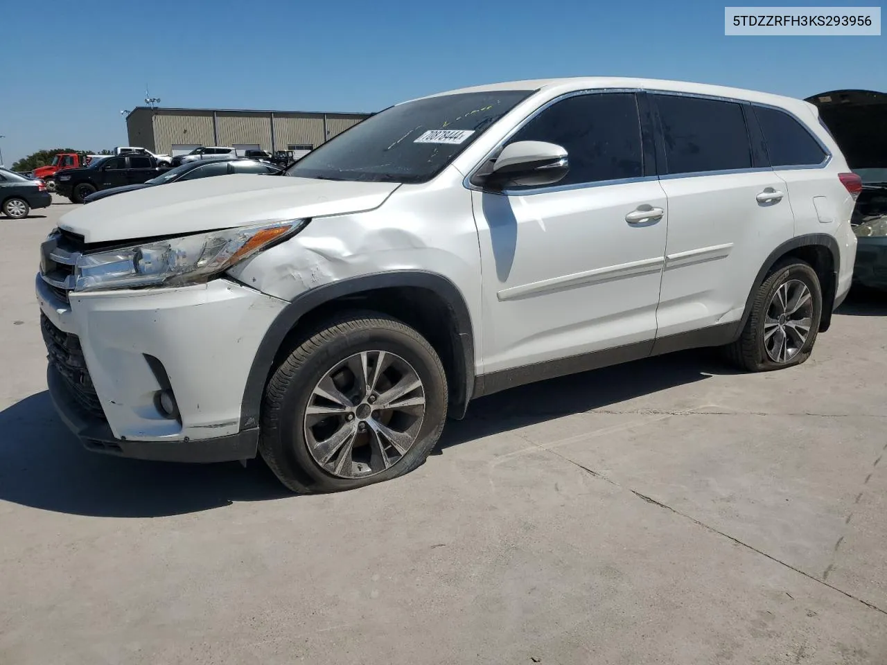 5TDZZRFH3KS293956 2019 Toyota Highlander Le