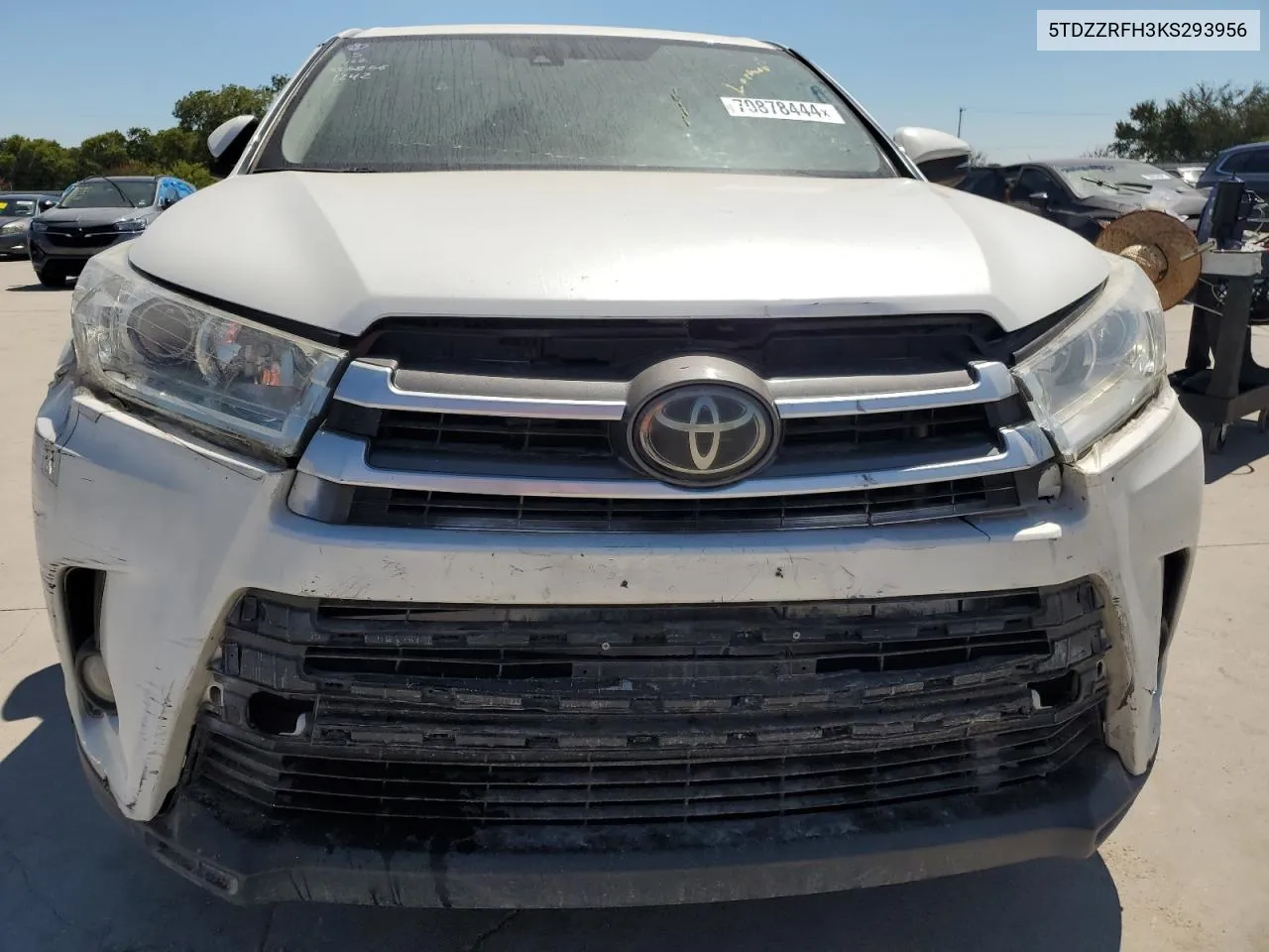 5TDZZRFH3KS293956 2019 Toyota Highlander Le