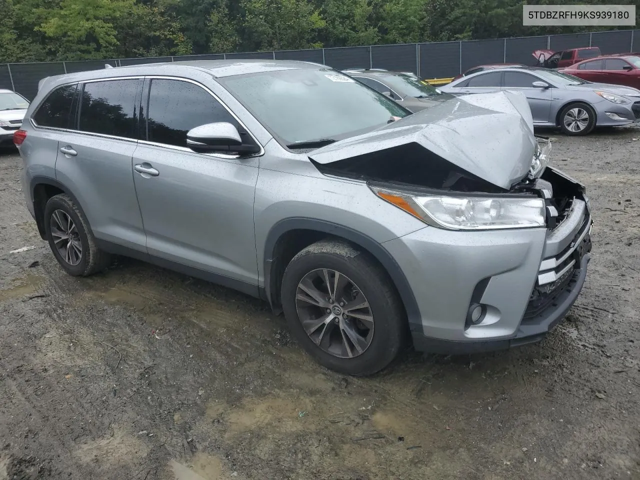 5TDBZRFH9KS939180 2019 Toyota Highlander Le