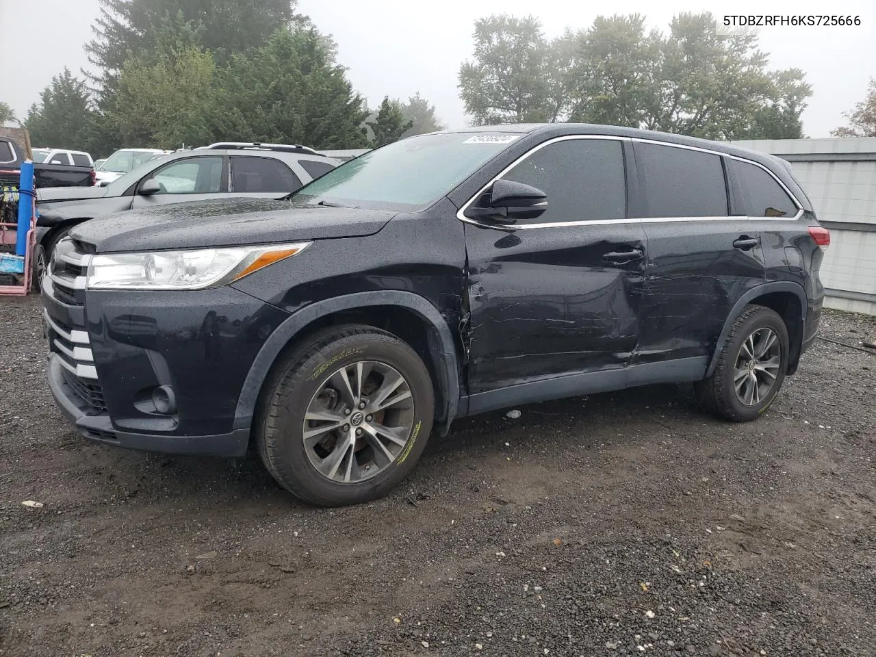 5TDBZRFH6KS725666 2019 Toyota Highlander Le