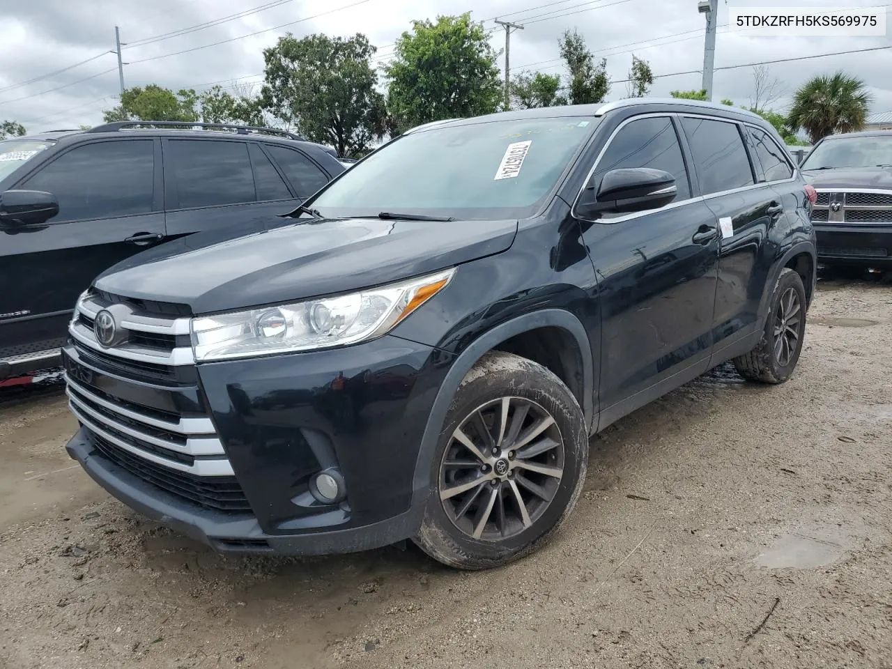 5TDKZRFH5KS569975 2019 Toyota Highlander Se