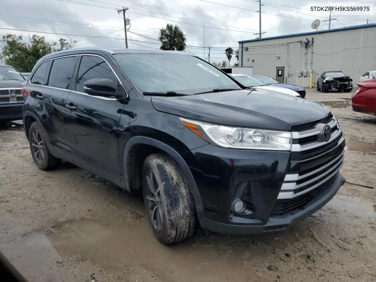 5TDKZRFH5KS569975 2019 Toyota Highlander Se