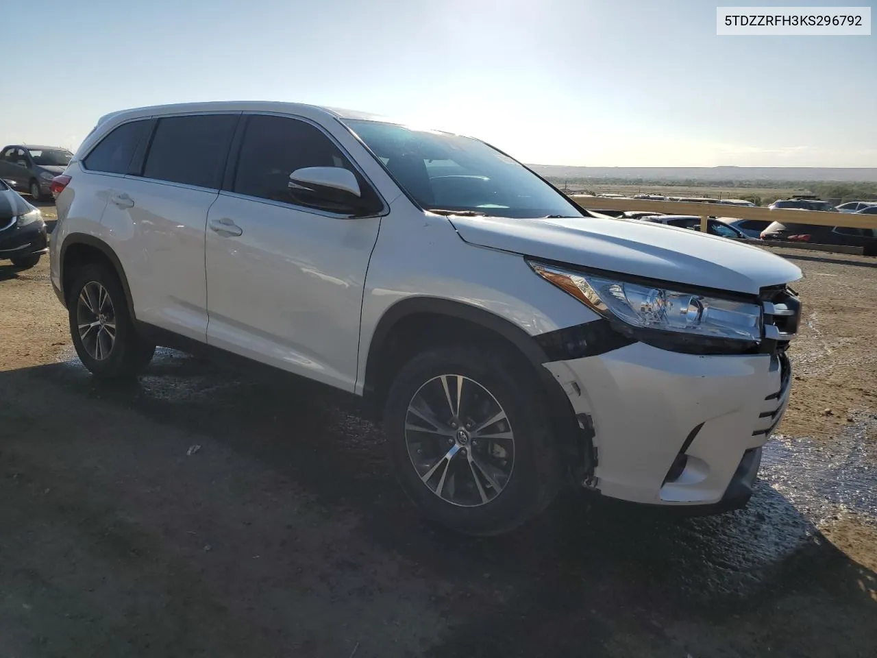 2019 Toyota Highlander Le VIN: 5TDZZRFH3KS296792 Lot: 74021304