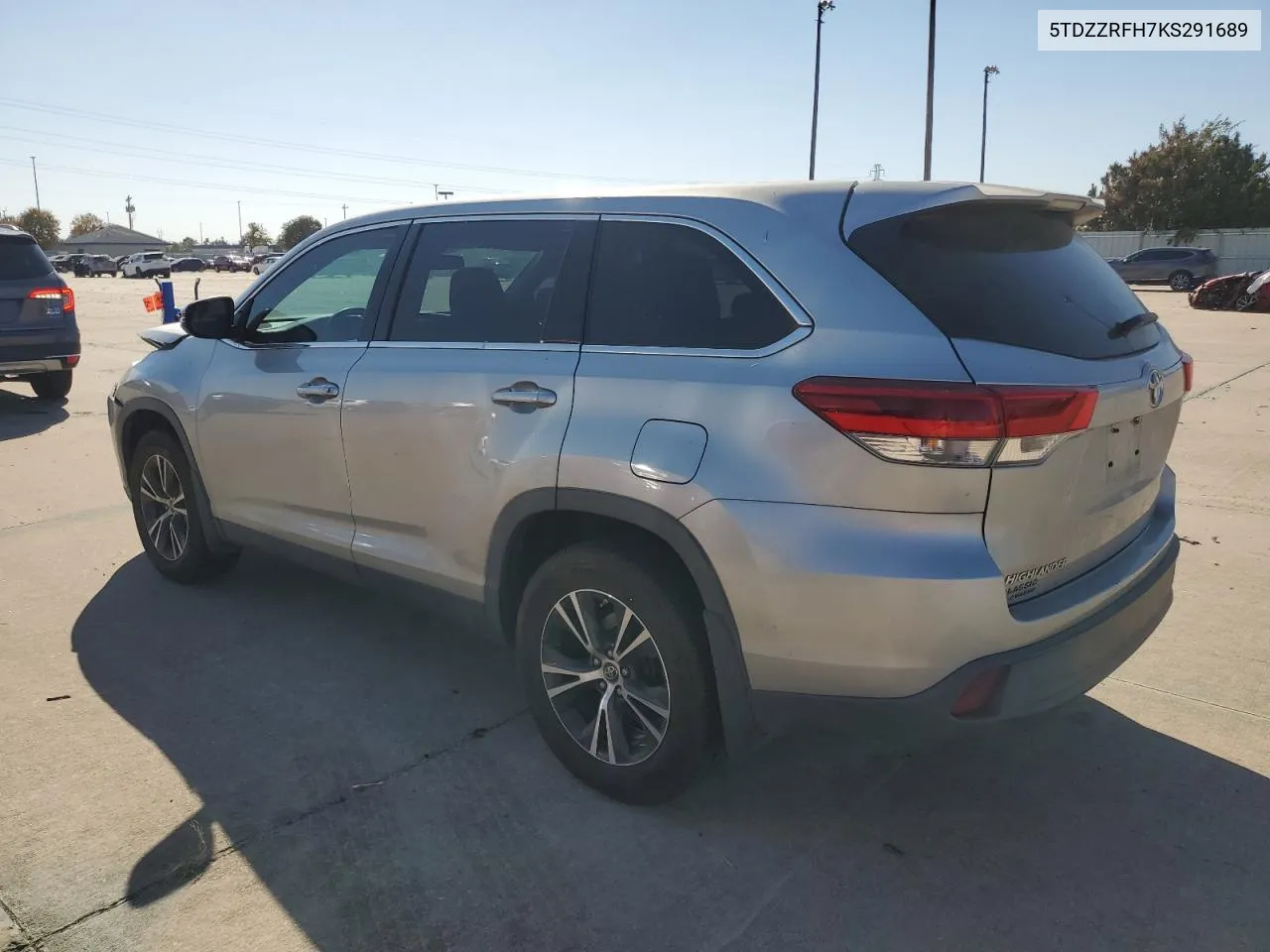 5TDZZRFH7KS291689 2019 Toyota Highlander Le