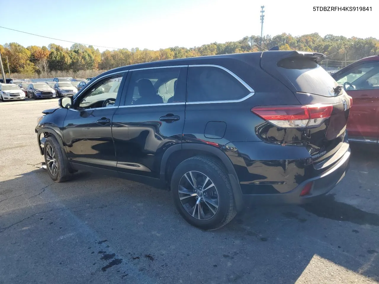 2019 Toyota Highlander Le VIN: 5TDBZRFH4KS919841 Lot: 77638334