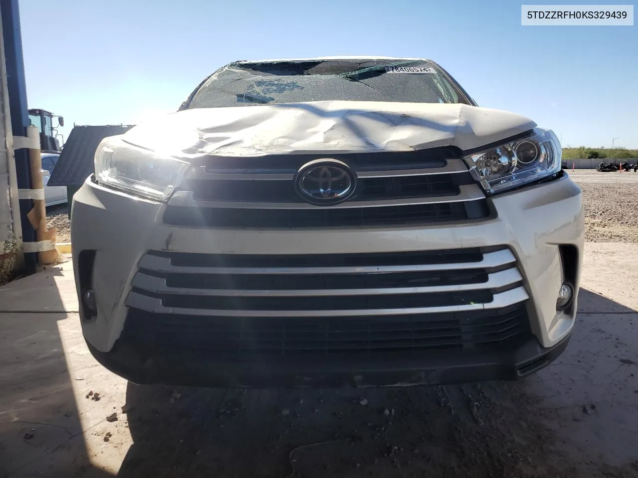 5TDZZRFH0KS329439 2019 Toyota Highlander Le