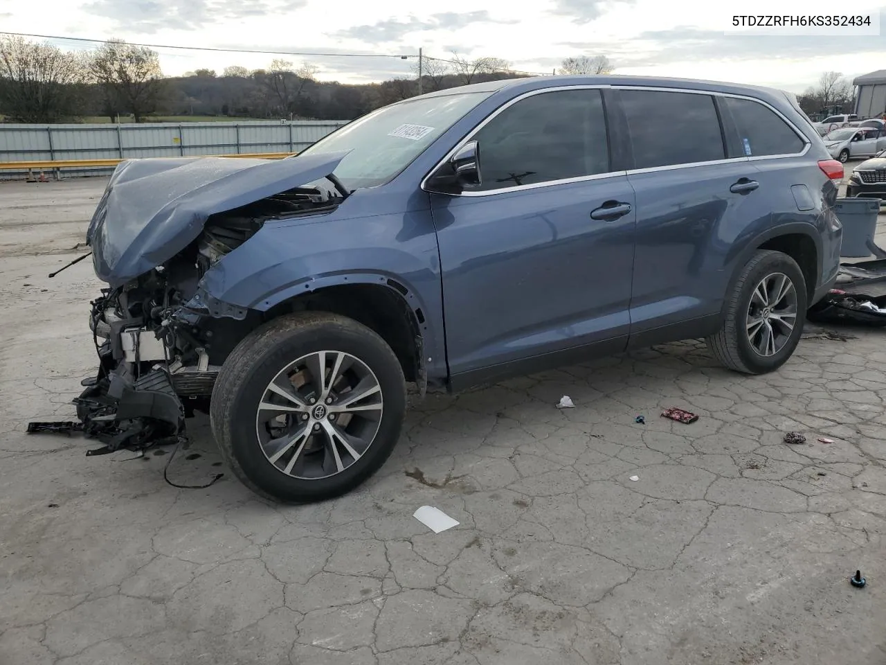 2019 Toyota Highlander Le VIN: 5TDZZRFH6KS352434 Lot: 81143264