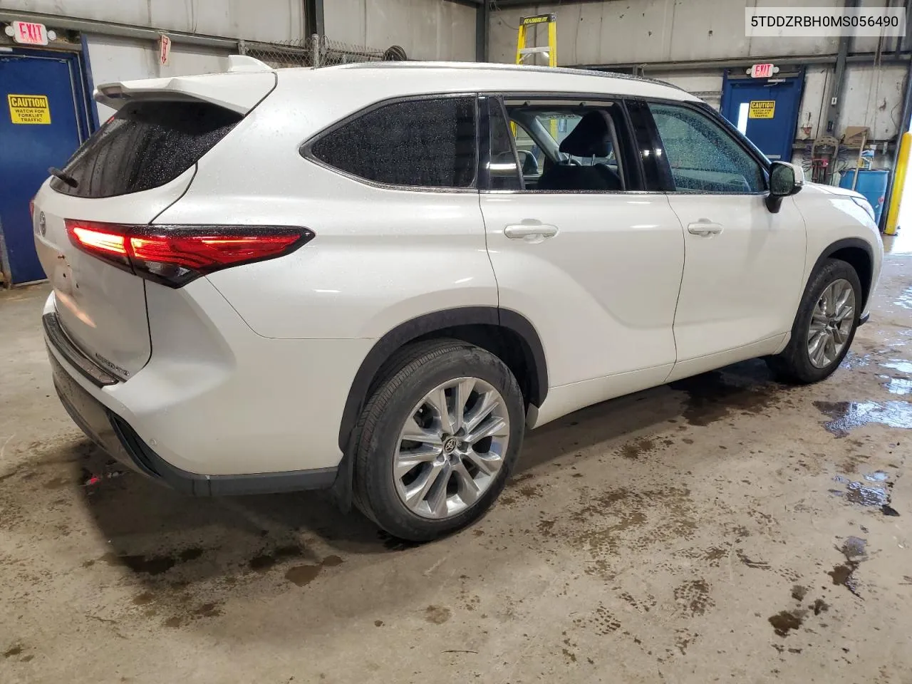 5TDDZRBH0MS056490 2021 Toyota Highlander Limited