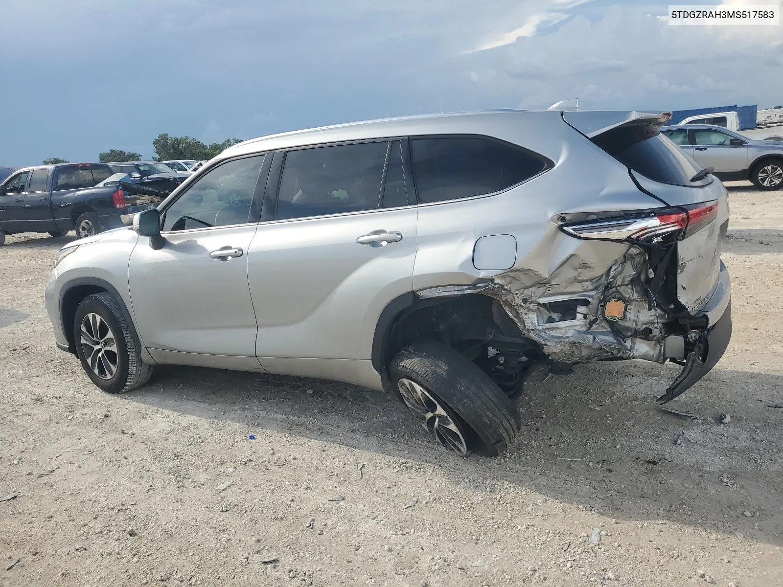 2021 Toyota Highlander Xle VIN: 5TDGZRAH3MS517583 Lot: 65296134