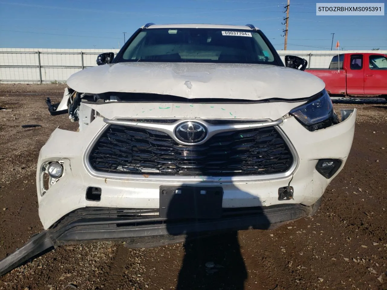 5TDGZRBHXMS095391 2021 Toyota Highlander Xle