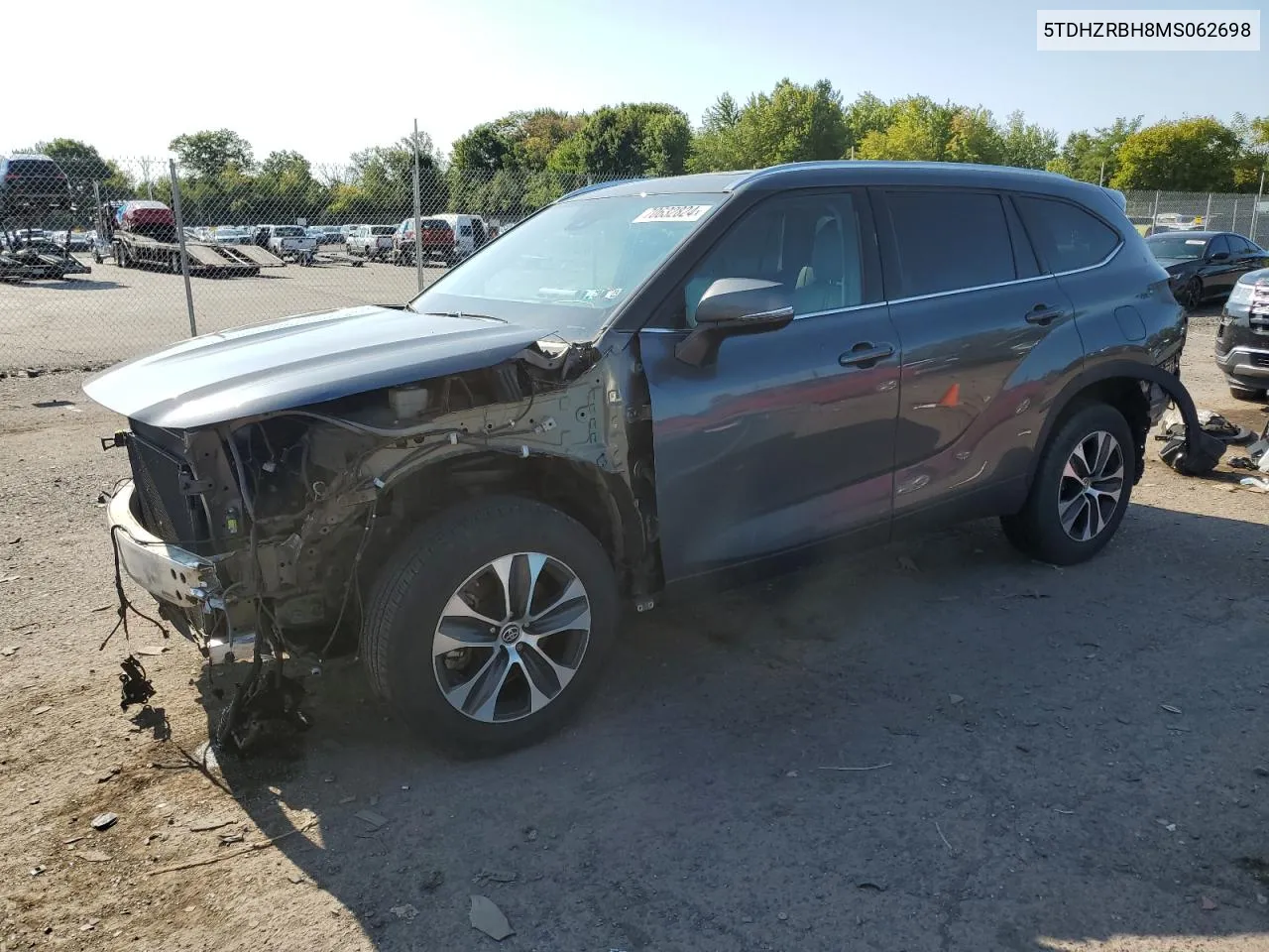 5TDHZRBH8MS062698 2021 Toyota Highlander Xle