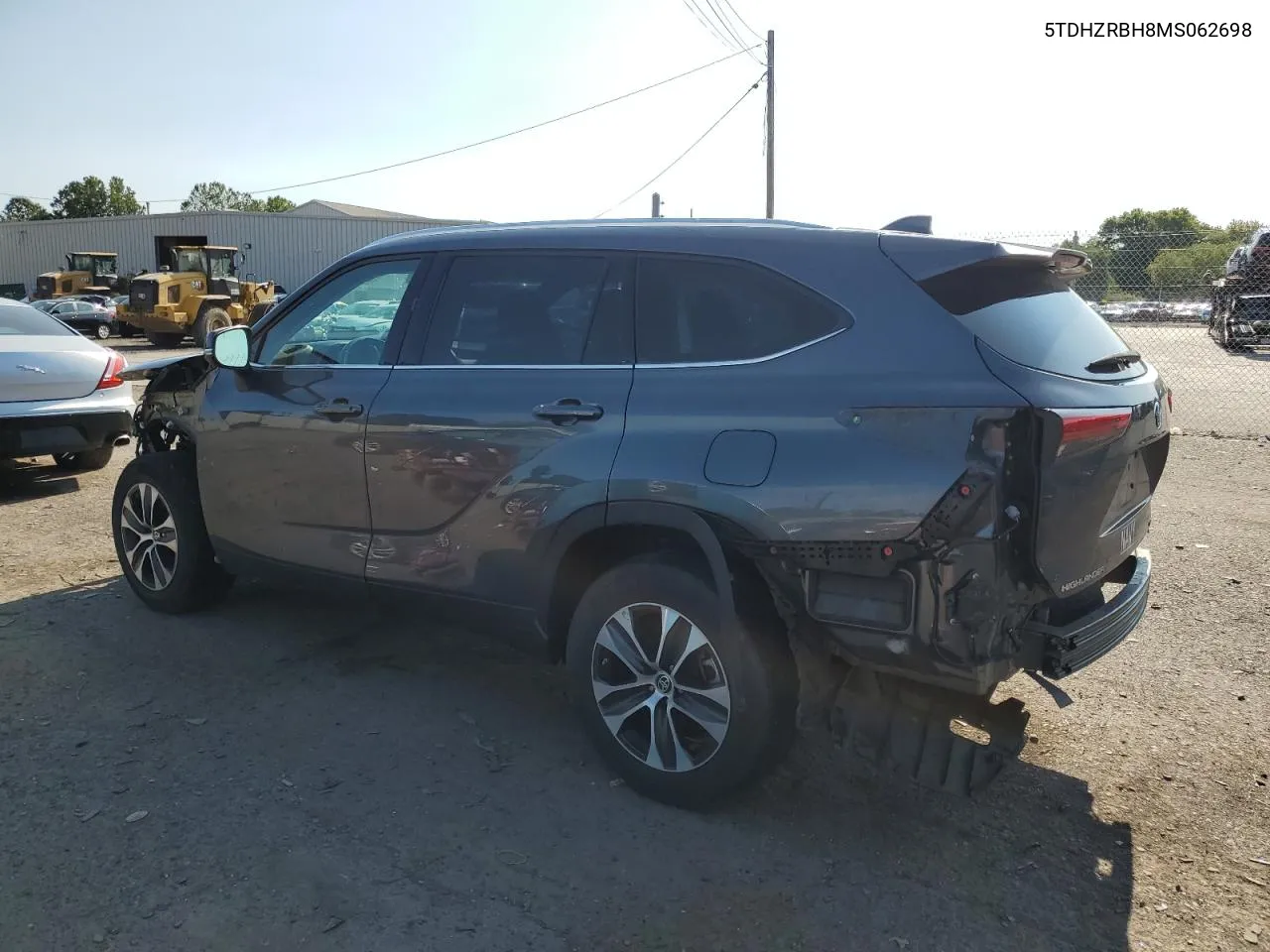 5TDHZRBH8MS062698 2021 Toyota Highlander Xle