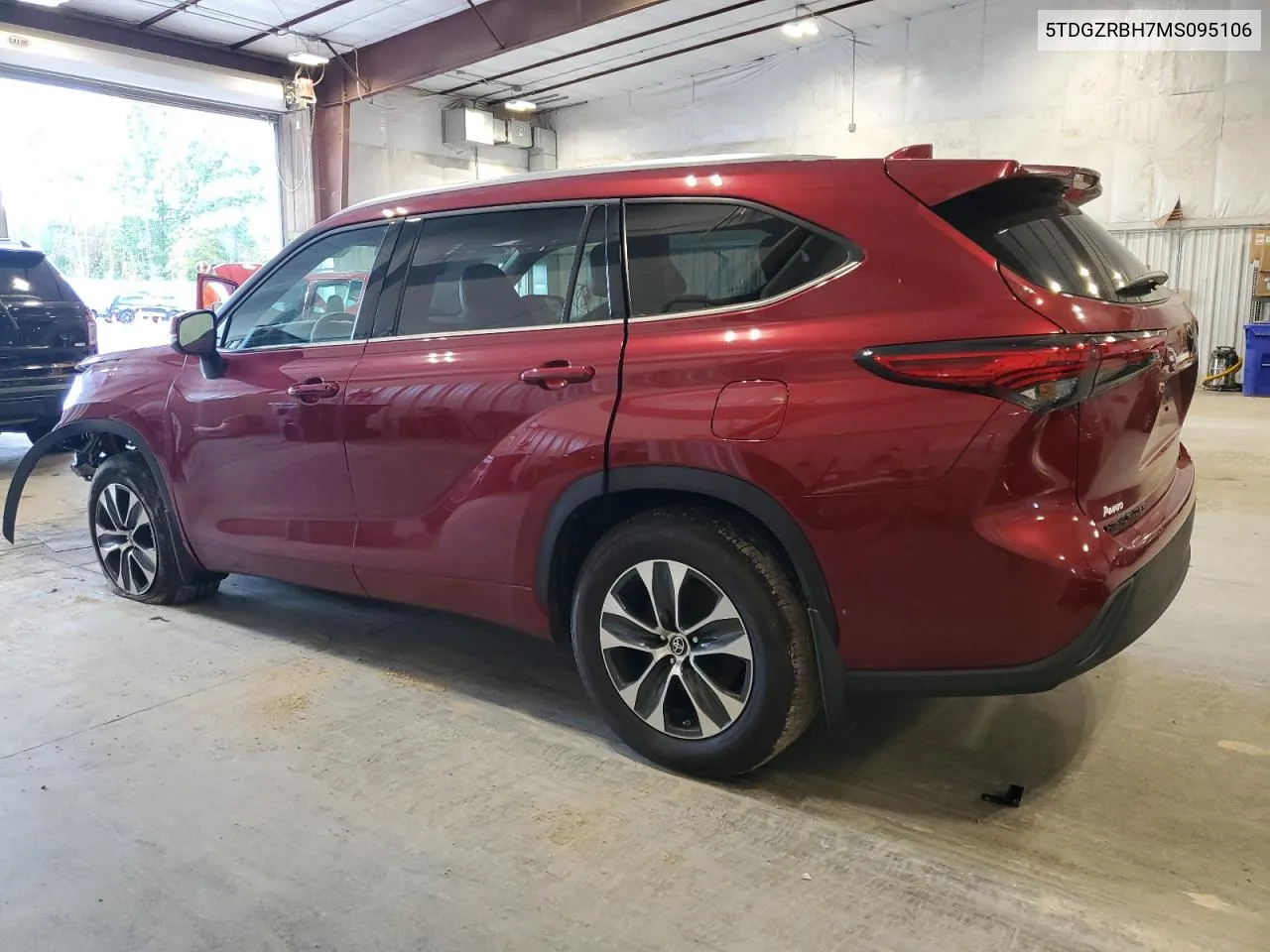 2021 Toyota Highlander Xle VIN: 5TDGZRBH7MS095106 Lot: 72106634