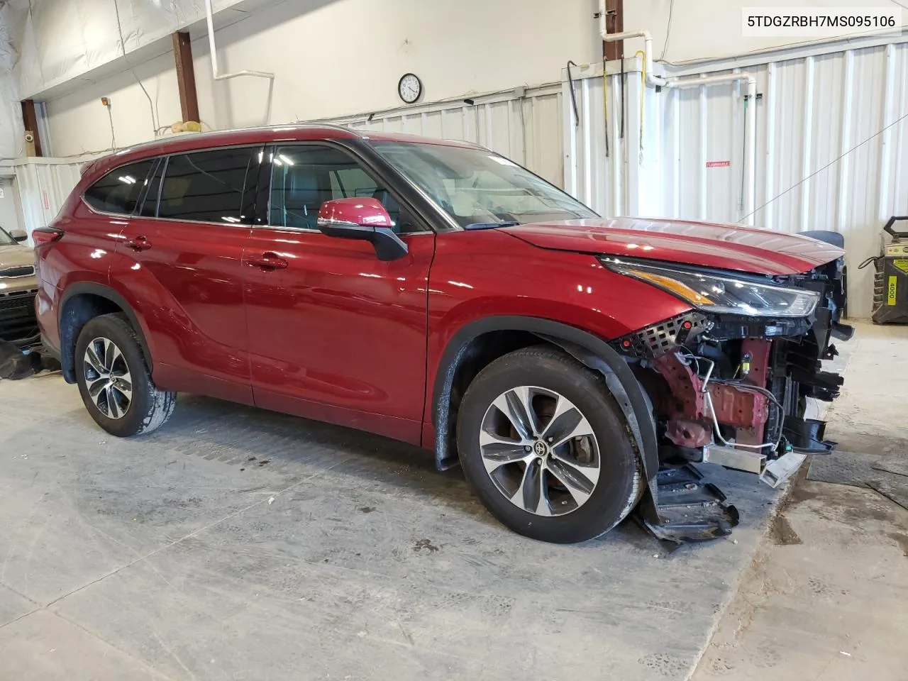 2021 Toyota Highlander Xle VIN: 5TDGZRBH7MS095106 Lot: 72106634