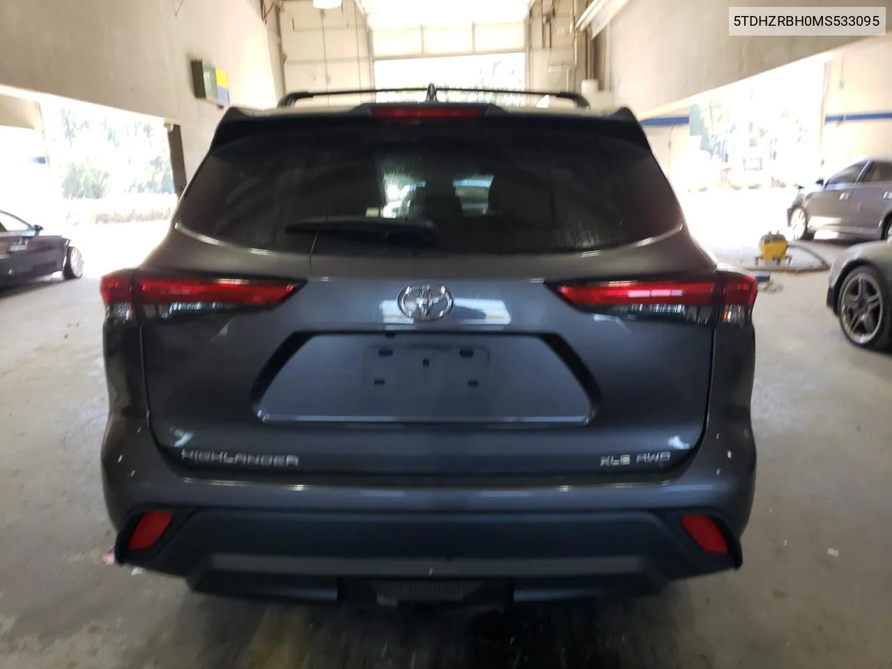 2021 Toyota Highlander Xle VIN: 5TDHZRBH0MS533095 Lot: 76462374