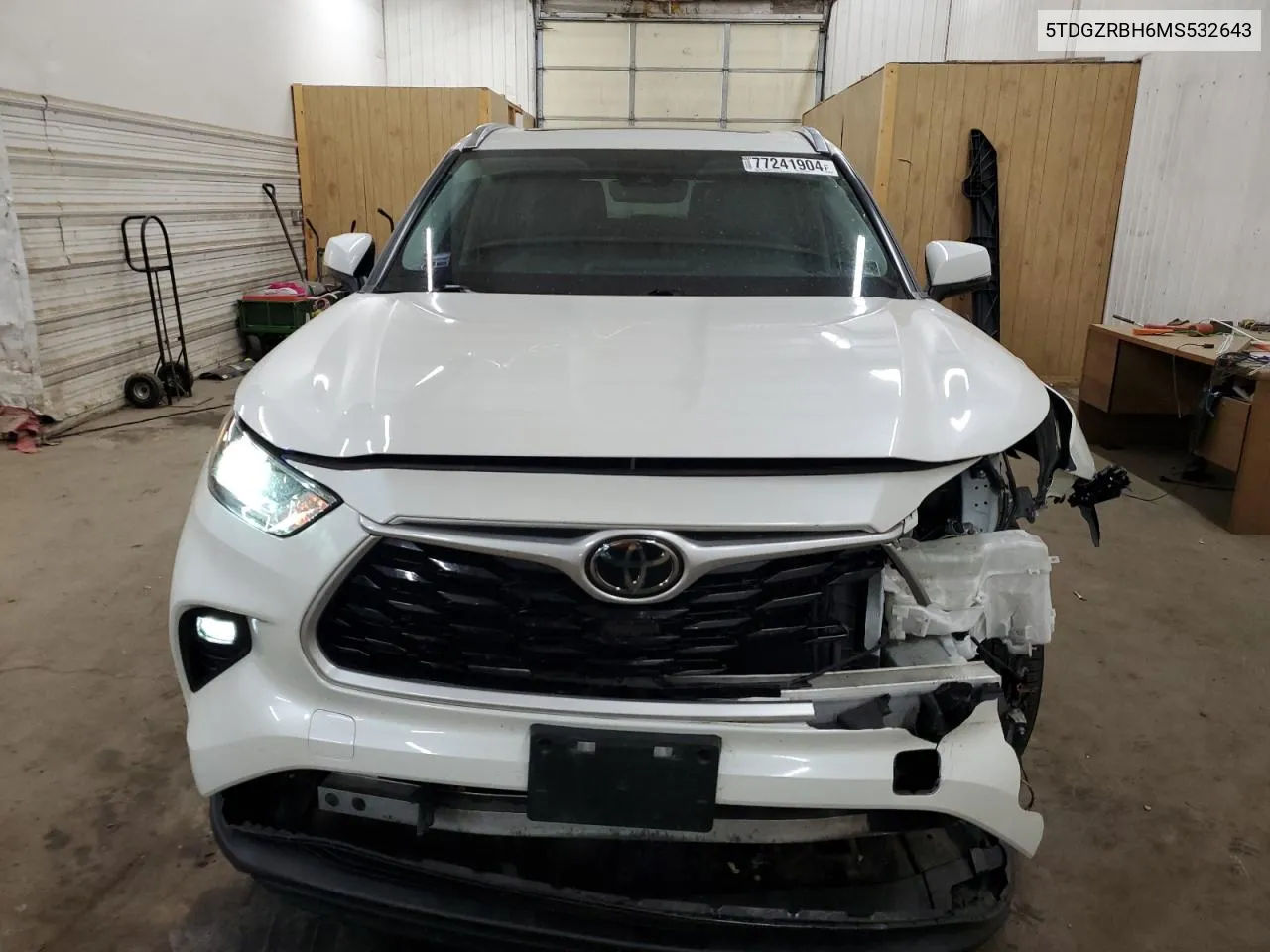 5TDGZRBH6MS532643 2021 Toyota Highlander Xle