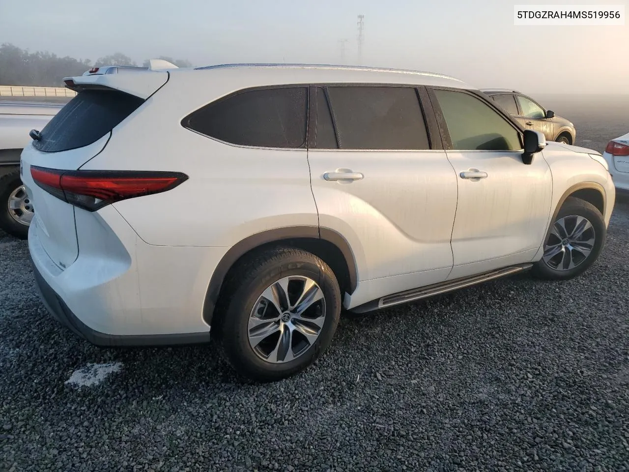 2021 Toyota Highlander Xle VIN: 5TDGZRAH4MS519956 Lot: 77493624