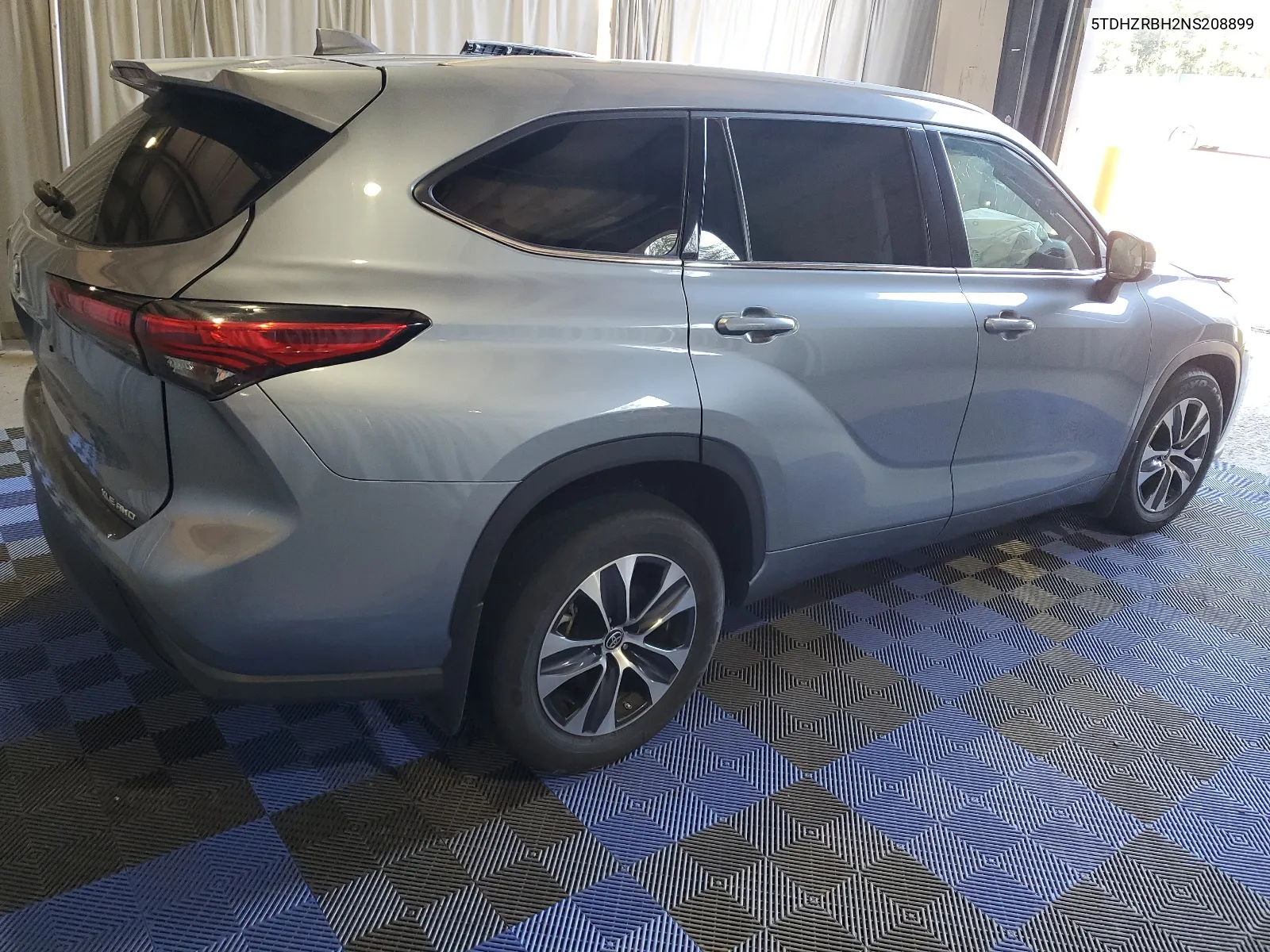 2022 Toyota Highlander Xle VIN: 5TDHZRBH2NS208899 Lot: 54748854