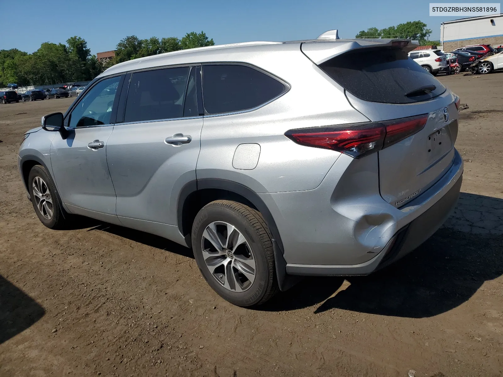 5TDGZRBH3NS581896 2022 Toyota Highlander Xle