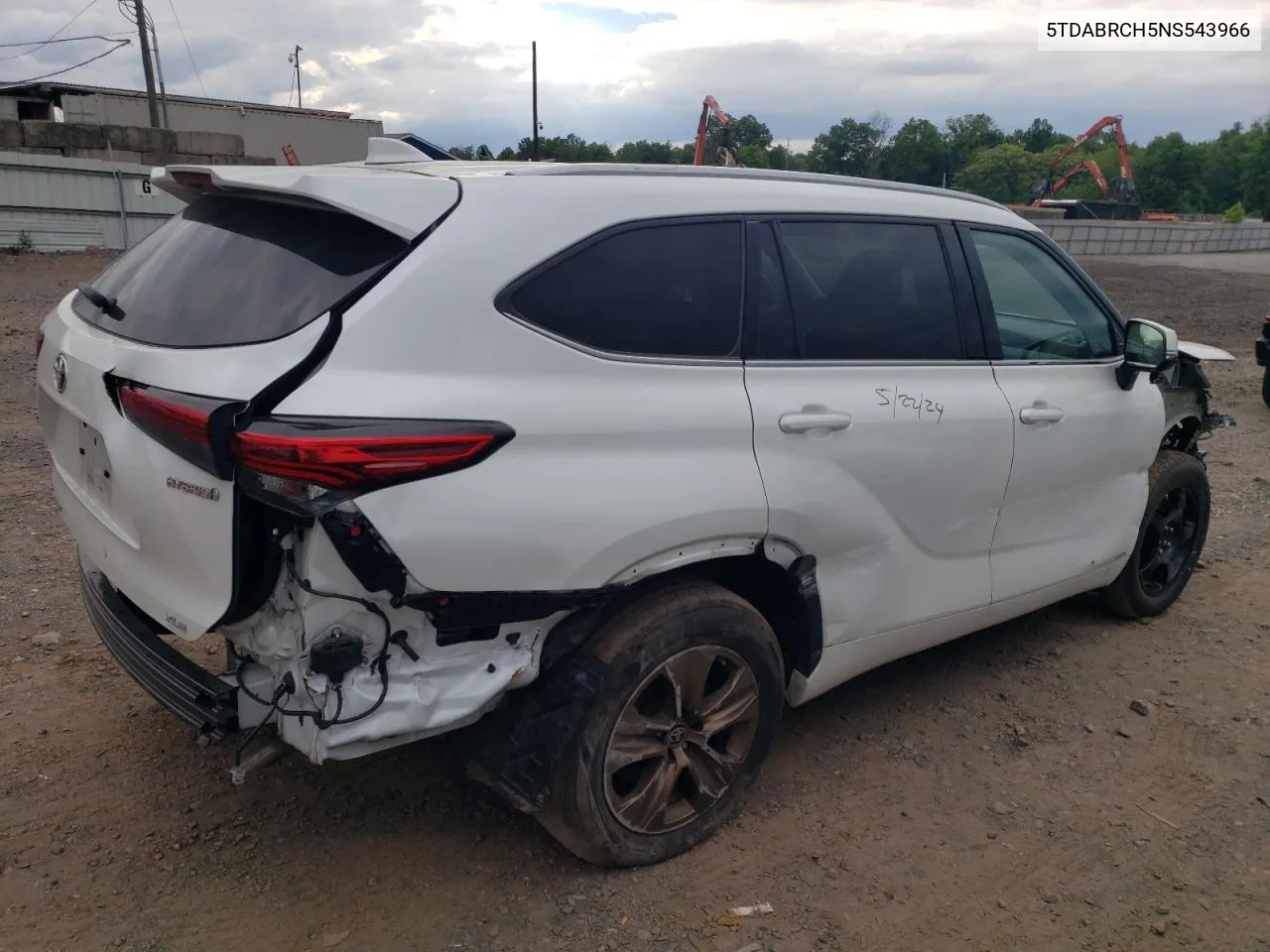 5TDABRCH5NS543966 2022 Toyota Highlander Hybrid Xle