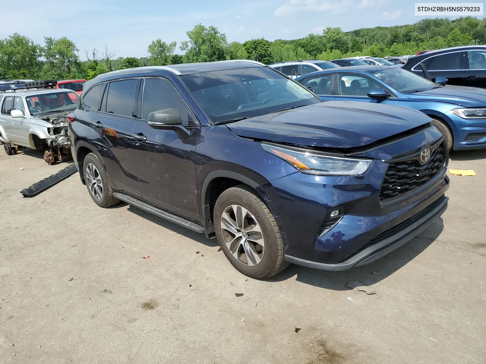 5TDHZRBH5NS579233 2022 Toyota Highlander Xle