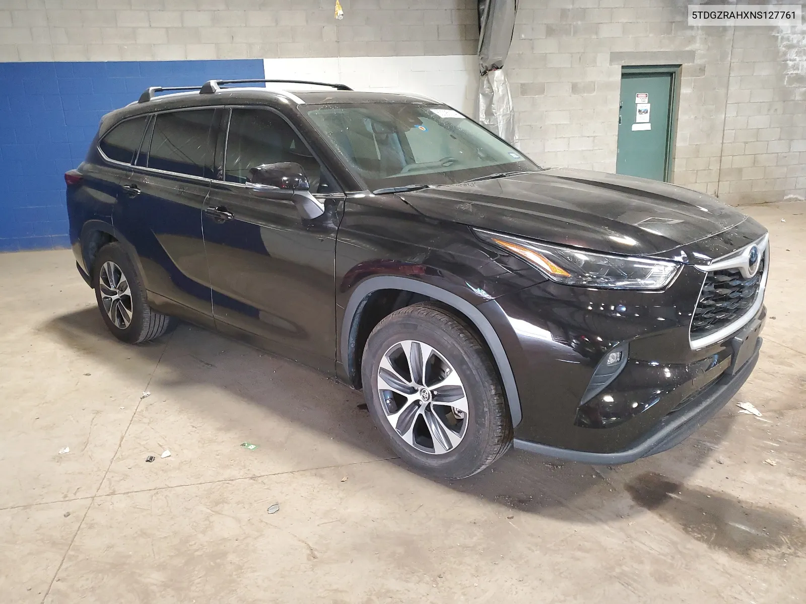 5TDGZRAHXNS127761 2022 Toyota Highlander Xle