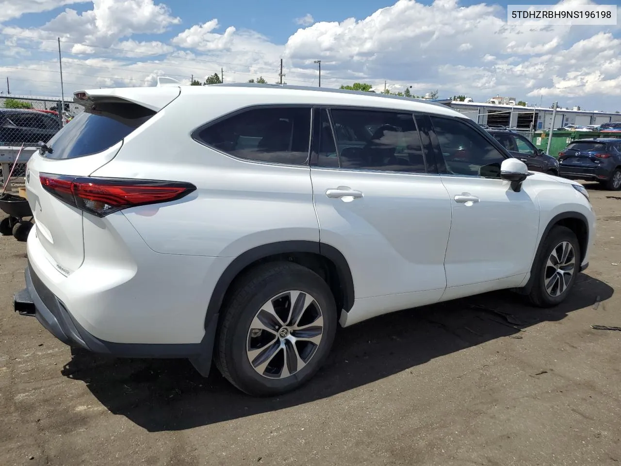 2022 Toyota Highlander Xle VIN: 5TDHZRBH9NS196198 Lot: 67702634