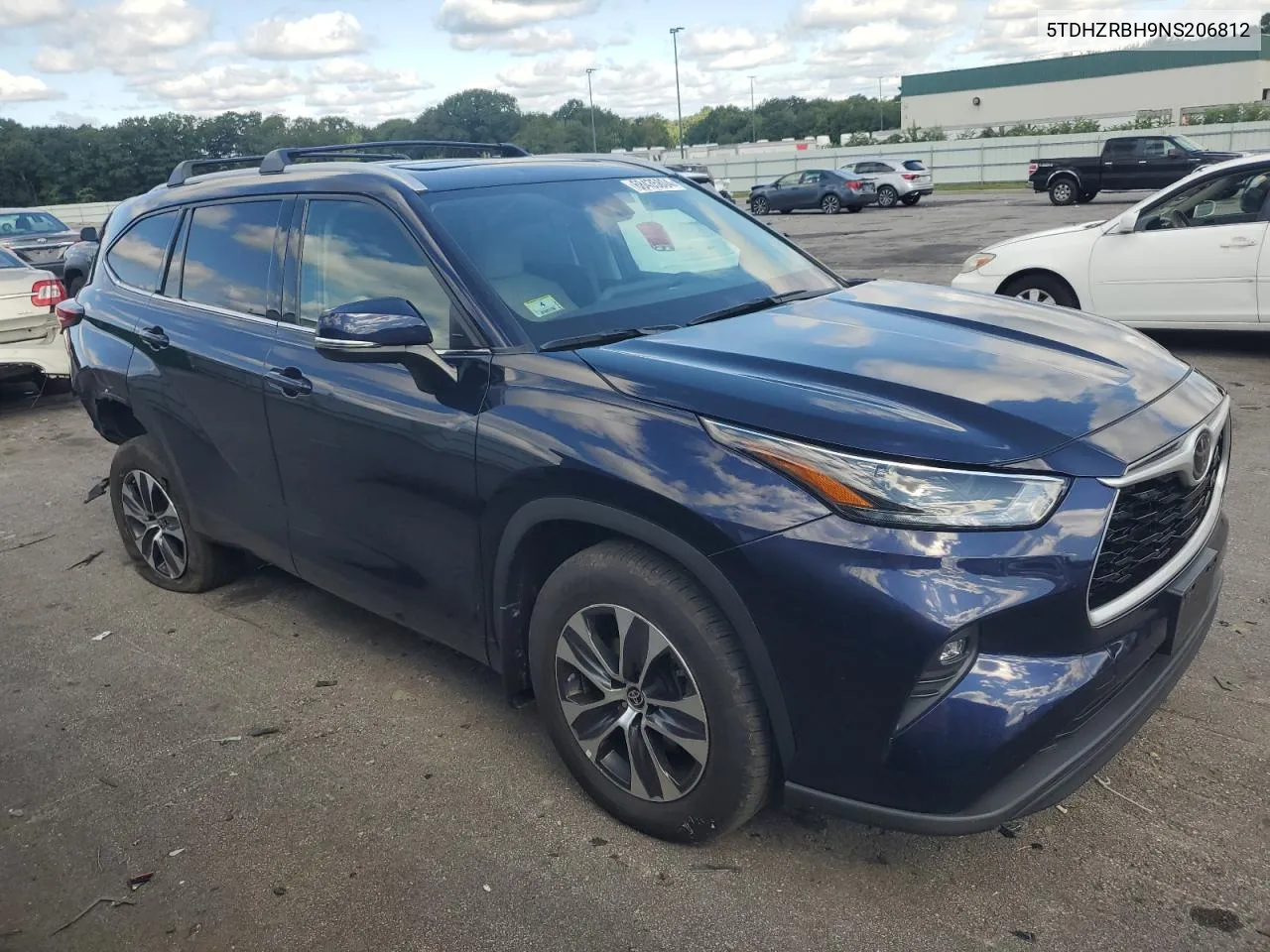 5TDHZRBH9NS206812 2022 Toyota Highlander Xle