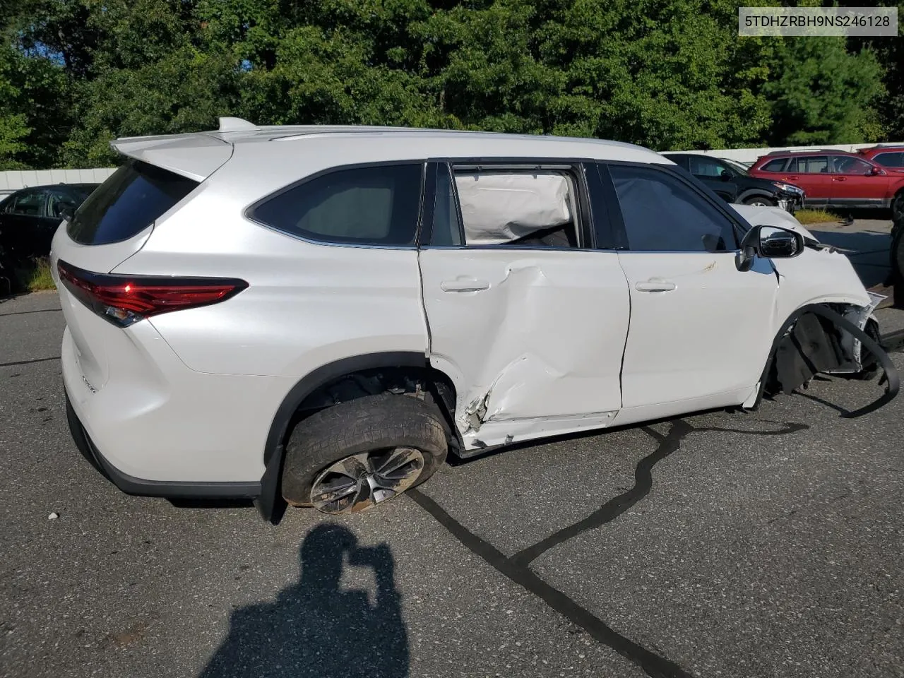 2022 Toyota Highlander Xle VIN: 5TDHZRBH9NS246128 Lot: 68859564