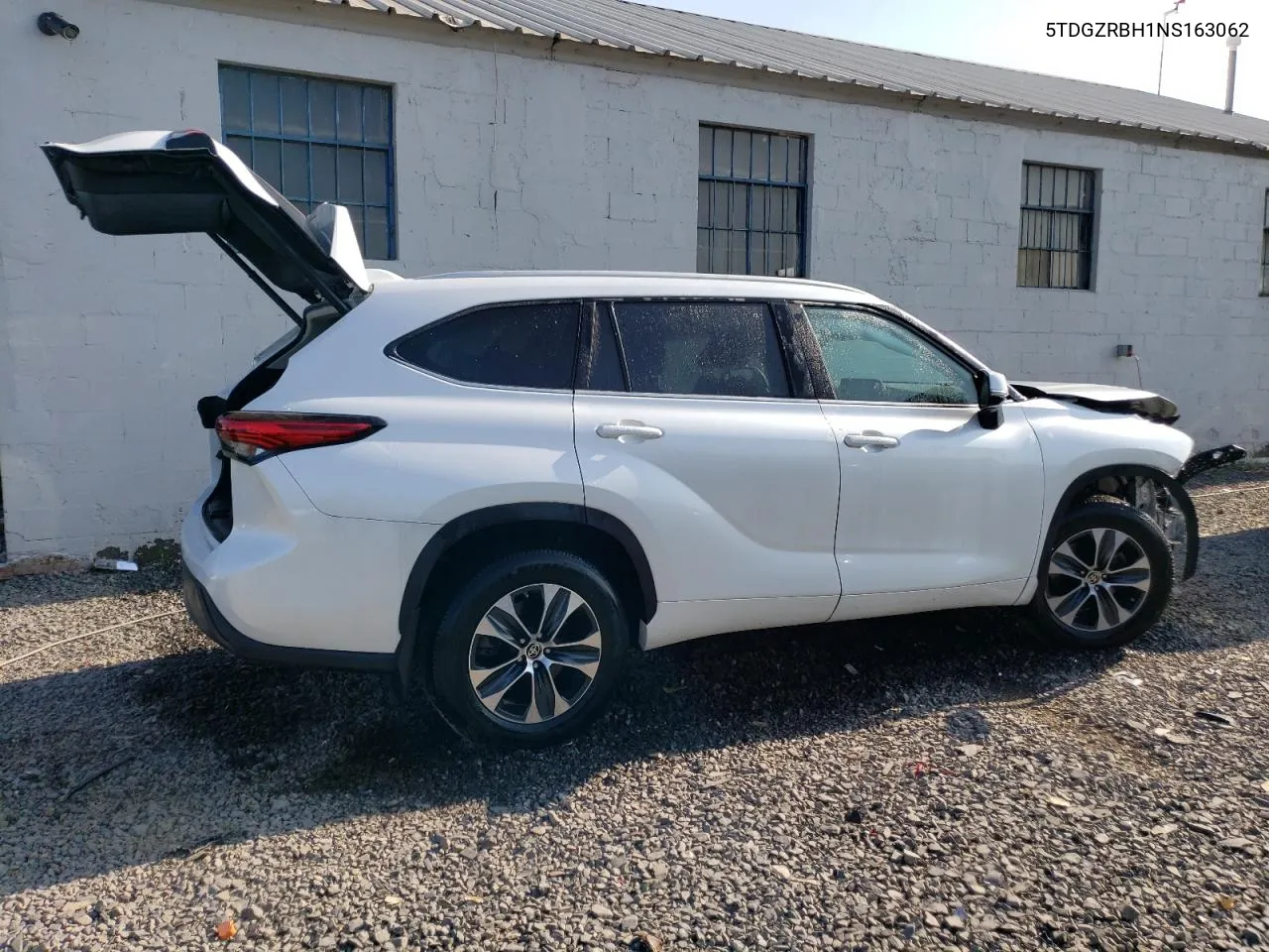 2022 Toyota Highlander Xle VIN: 5TDGZRBH1NS163062 Lot: 71048534