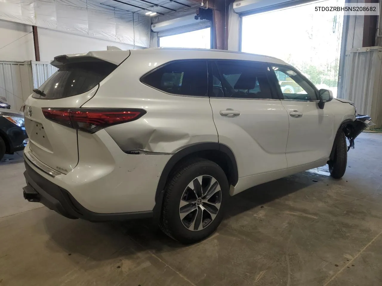 2022 Toyota Highlander Xle VIN: 5TDGZRBH5NS208682 Lot: 71608984