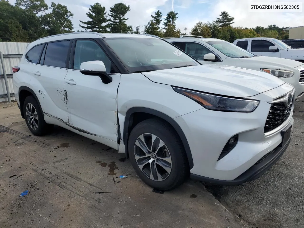 2022 Toyota Highlander Xle VIN: 5TDGZRBH3NS582305 Lot: 72684624