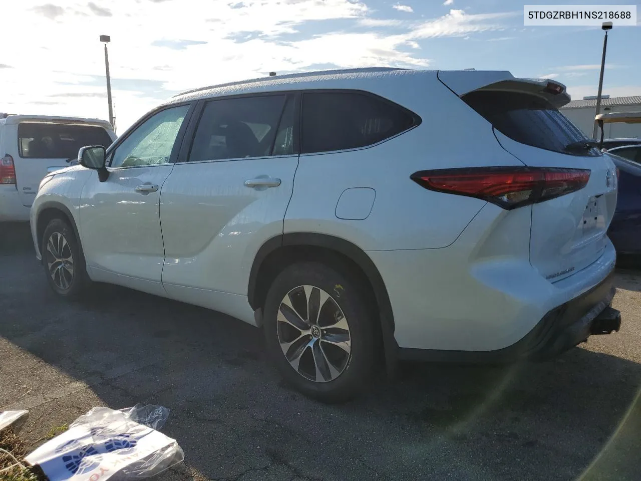 2022 Toyota Highlander Xle VIN: 5TDGZRBH1NS218688 Lot: 74057654