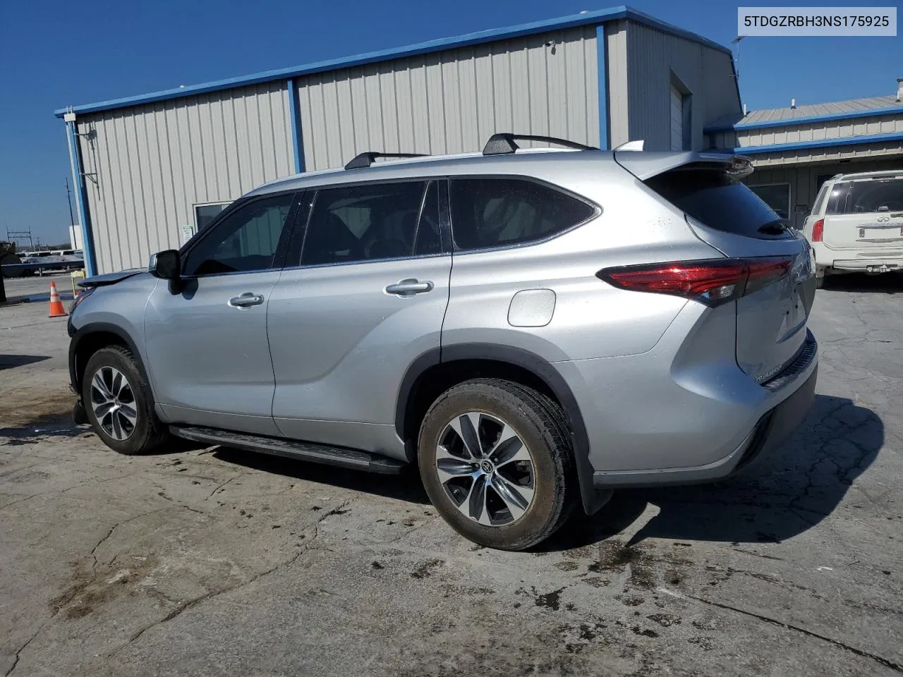 2022 Toyota Highlander Xle VIN: 5TDGZRBH3NS175925 Lot: 76422354