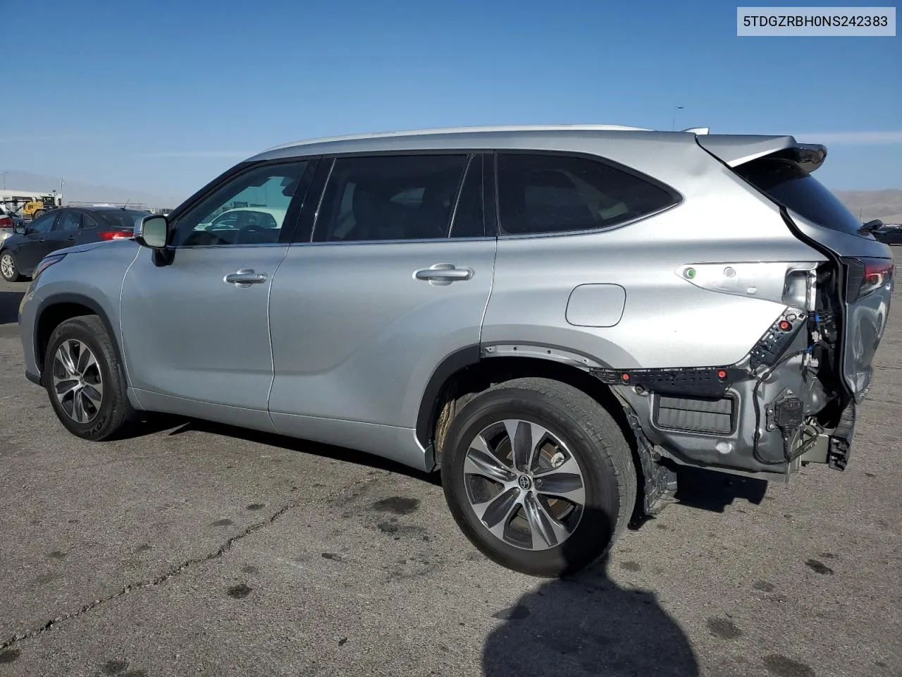 5TDGZRBH0NS242383 2022 Toyota Highlander Xle