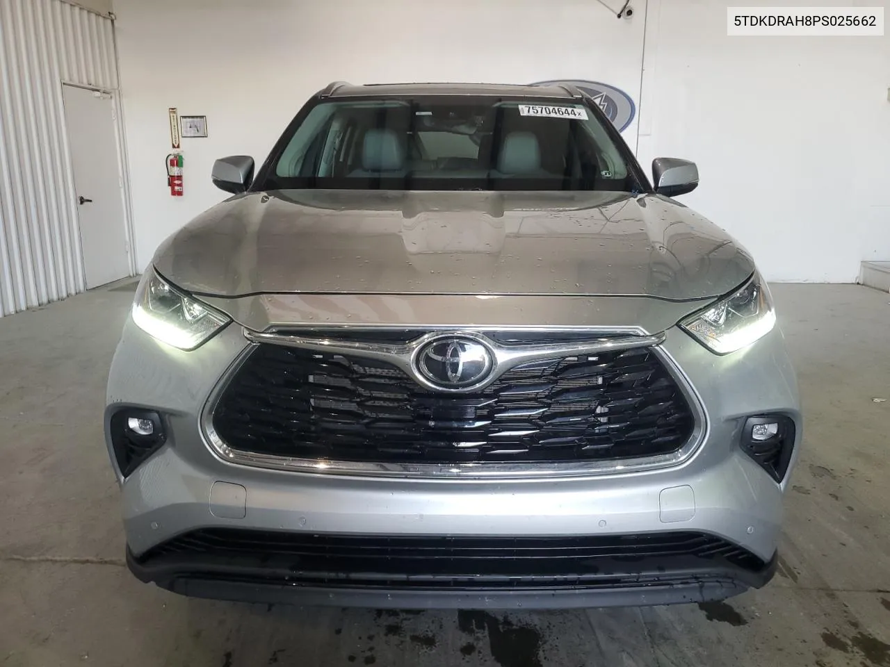 2023 Toyota Highlander L VIN: 5TDKDRAH8PS025662 Lot: 75704644