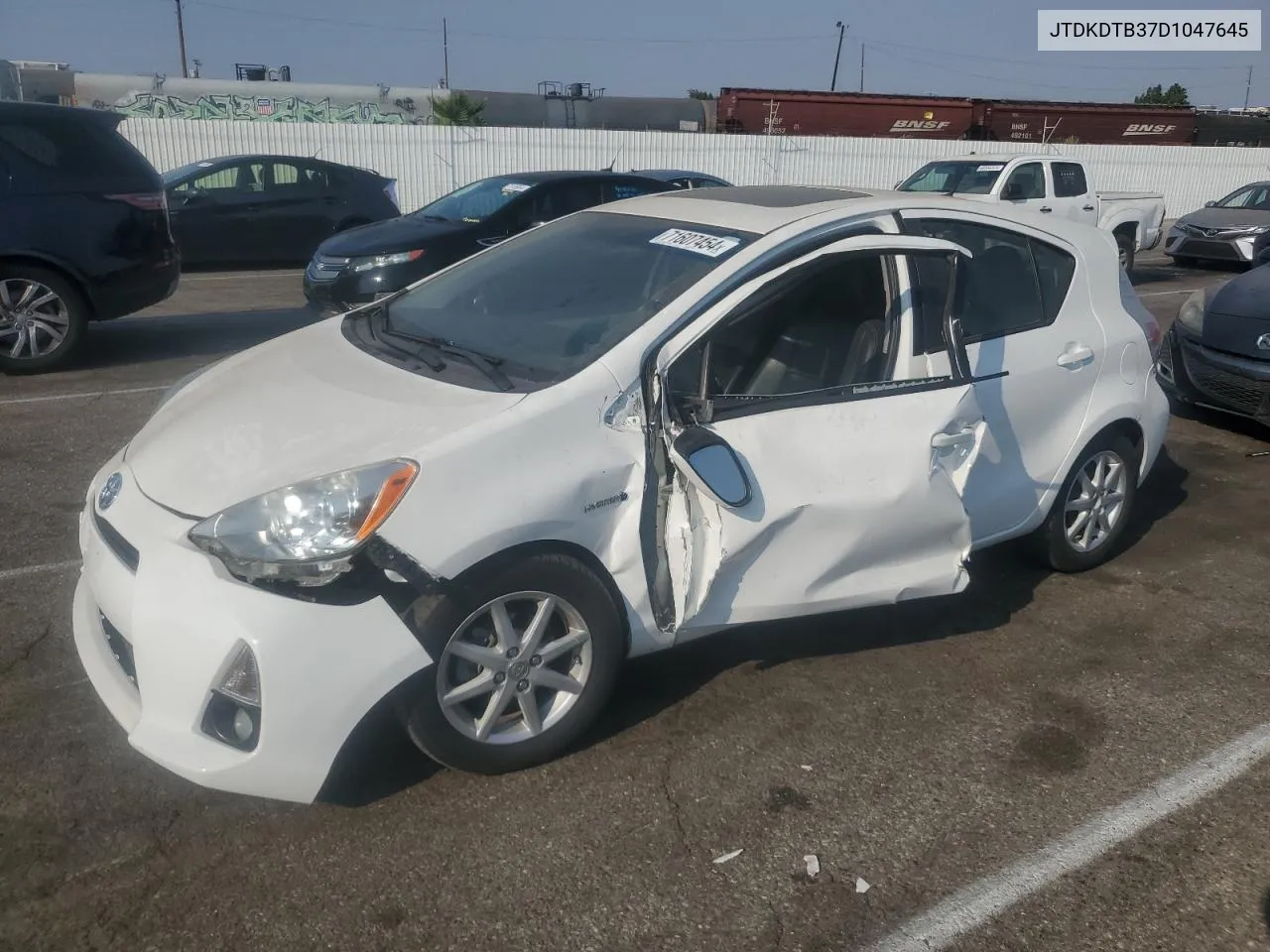 JTDKDTB37D1047645 2013 Toyota Prius C