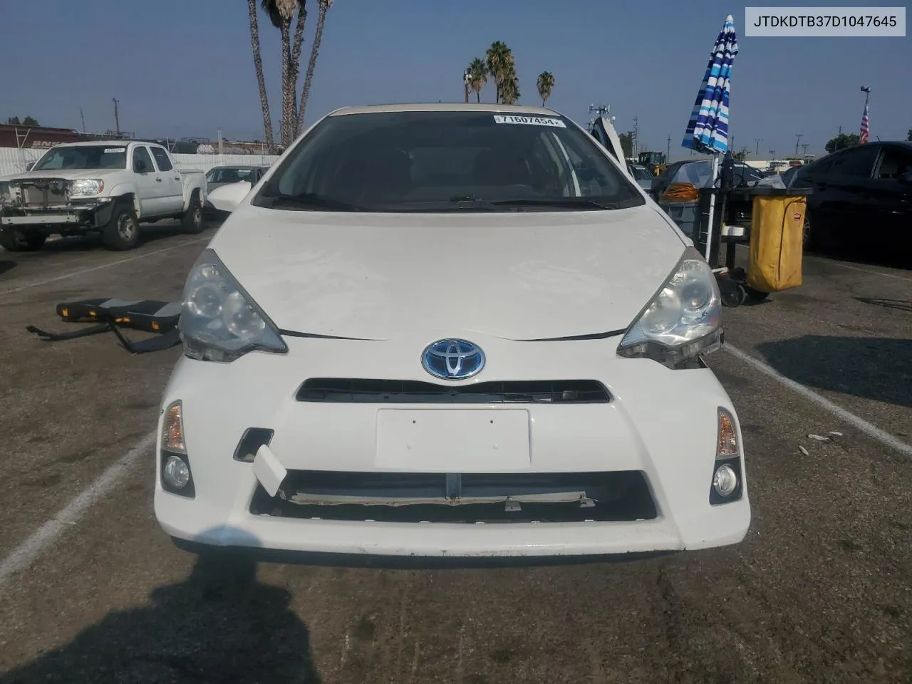 2013 Toyota Prius C VIN: JTDKDTB37D1047645 Lot: 71607454