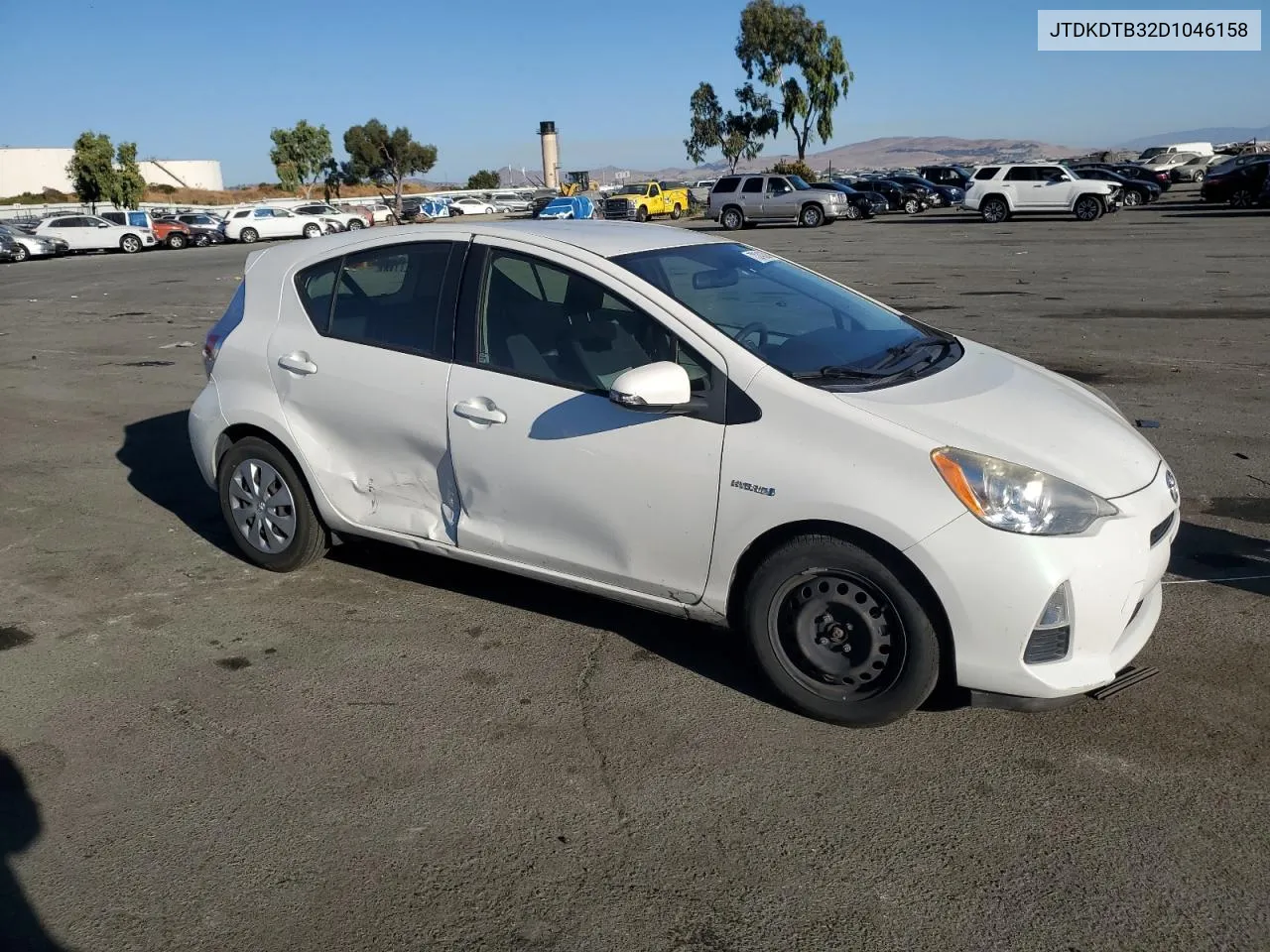 2013 Toyota Prius C VIN: JTDKDTB32D1046158 Lot: 73240324