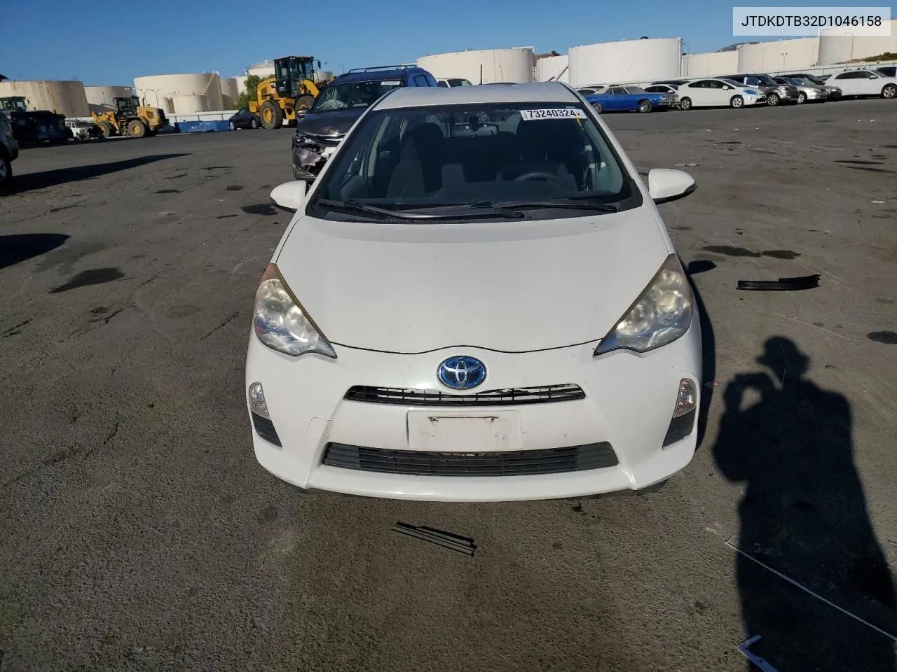 2013 Toyota Prius C VIN: JTDKDTB32D1046158 Lot: 73240324