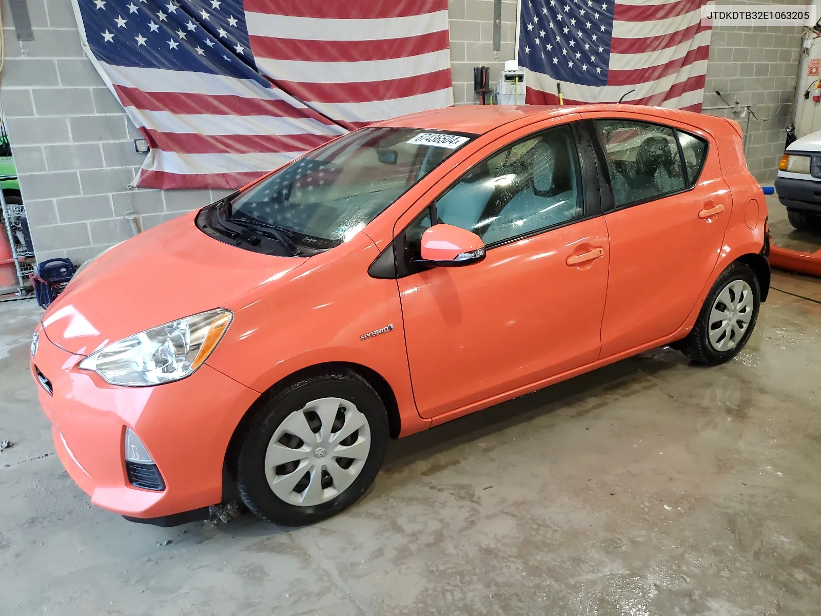 2014 Toyota Prius C VIN: JTDKDTB32E1063205 Lot: 67436504