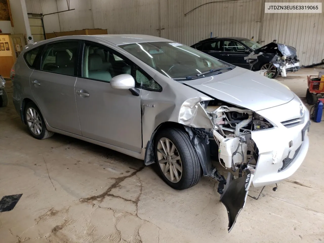 JTDZN3EU5E3319065 2014 Toyota Prius V