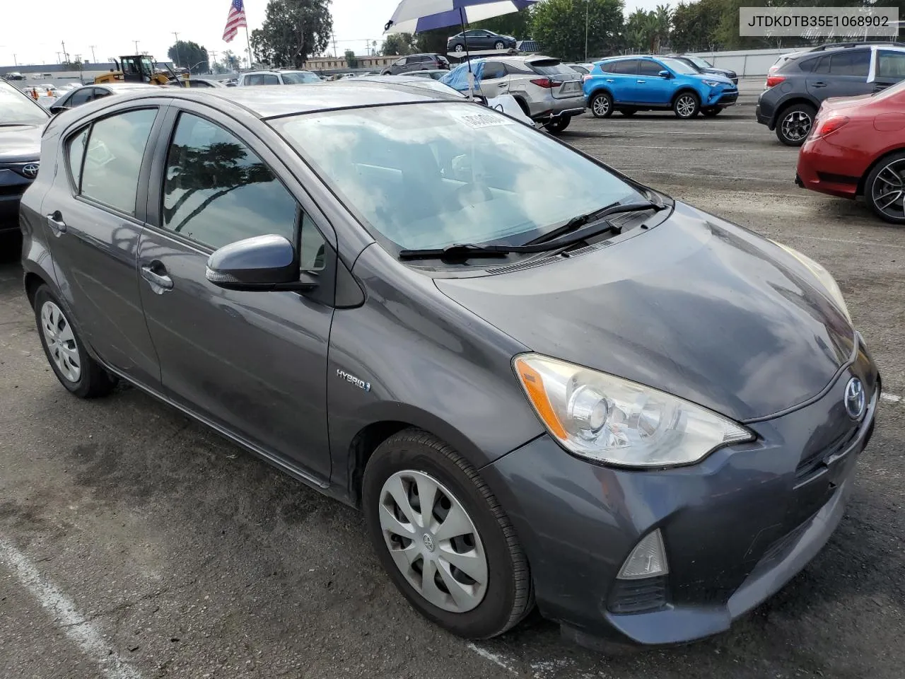 2014 Toyota Prius C VIN: JTDKDTB35E1068902 Lot: 68380084