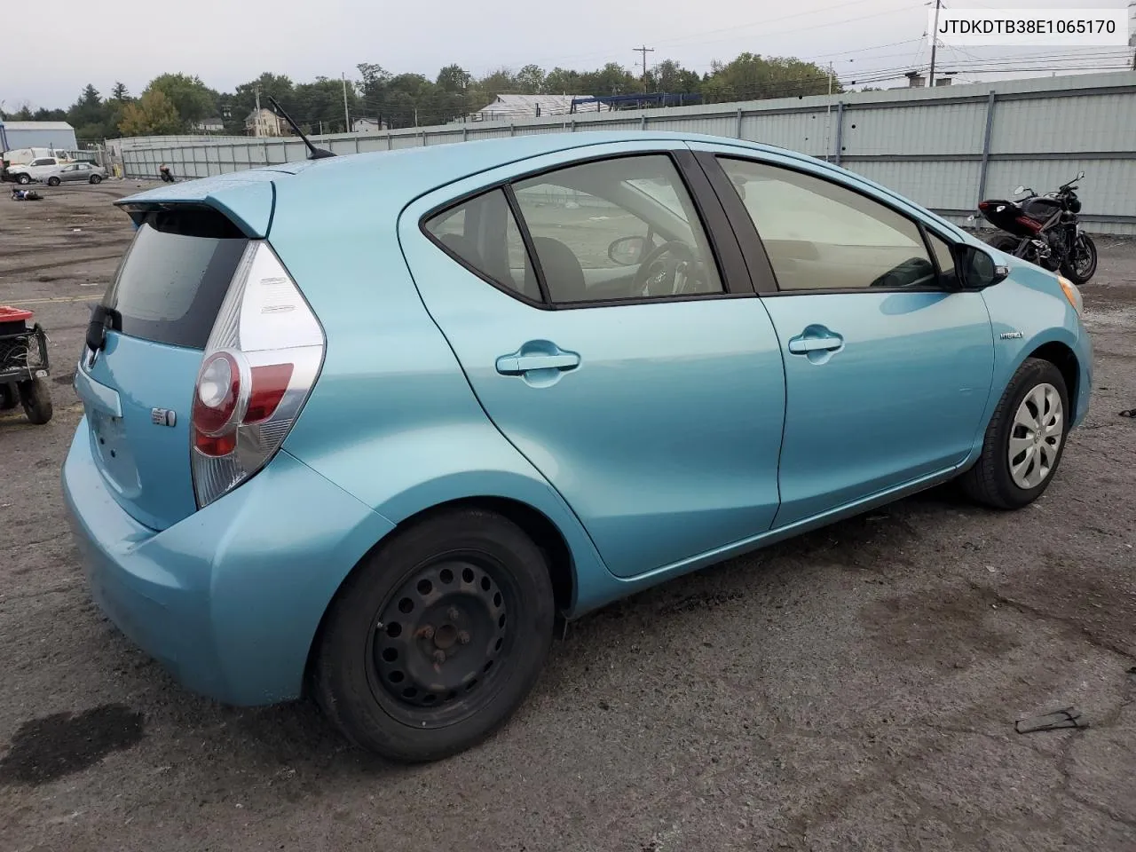 2014 Toyota Prius C VIN: JTDKDTB38E1065170 Lot: 70630854