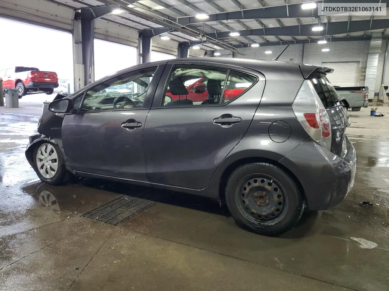 2014 Toyota Prius C VIN: JTDKDTB32E1063141 Lot: 71275664