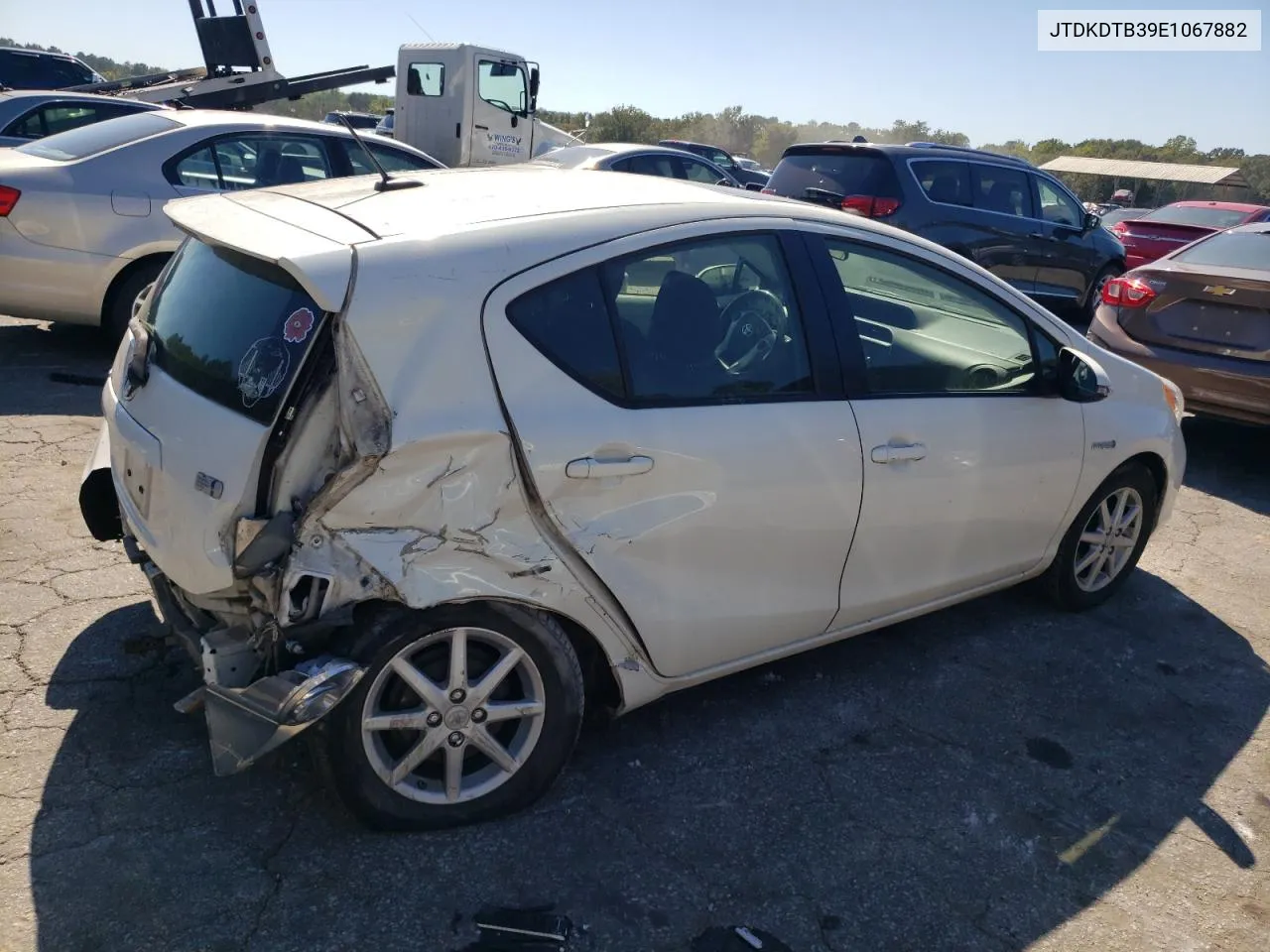 JTDKDTB39E1067882 2014 Toyota Prius C