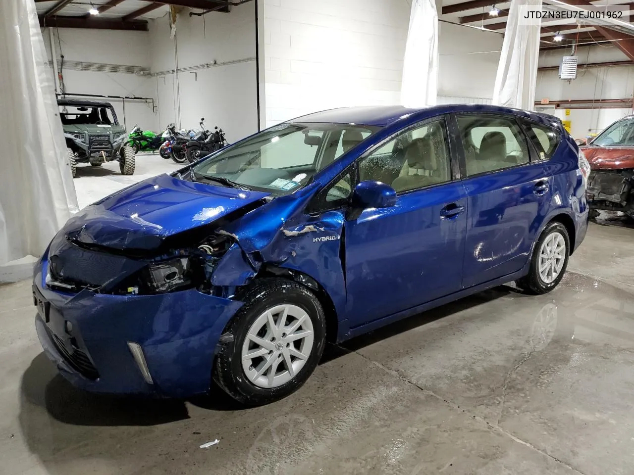 JTDZN3EU7EJ001962 2014 Toyota Prius V