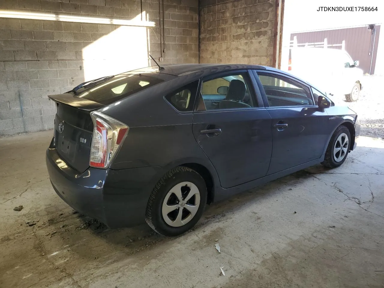 JTDKN3DUXE1758664 2014 Toyota Prius